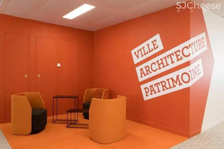 变革时代 浪漫的法兰西大区市政局办公设计欣赏