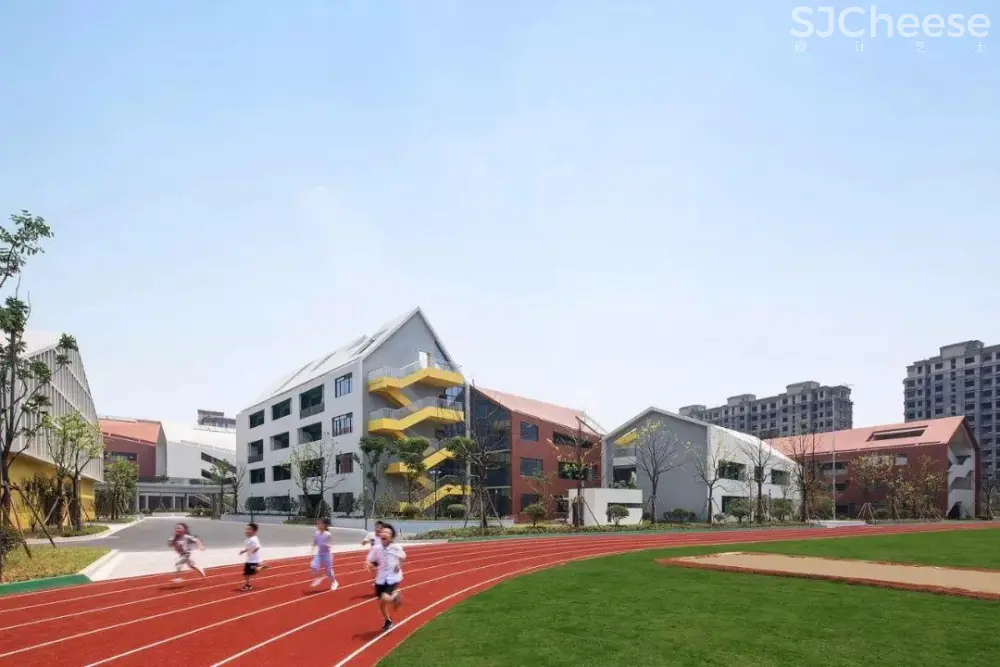 杭州最有趣的学校设计丨可自由探索的趣味屋顶-时刻设计网