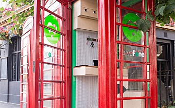 Lovefone将英国废弃的电话亭变成了小型维修店