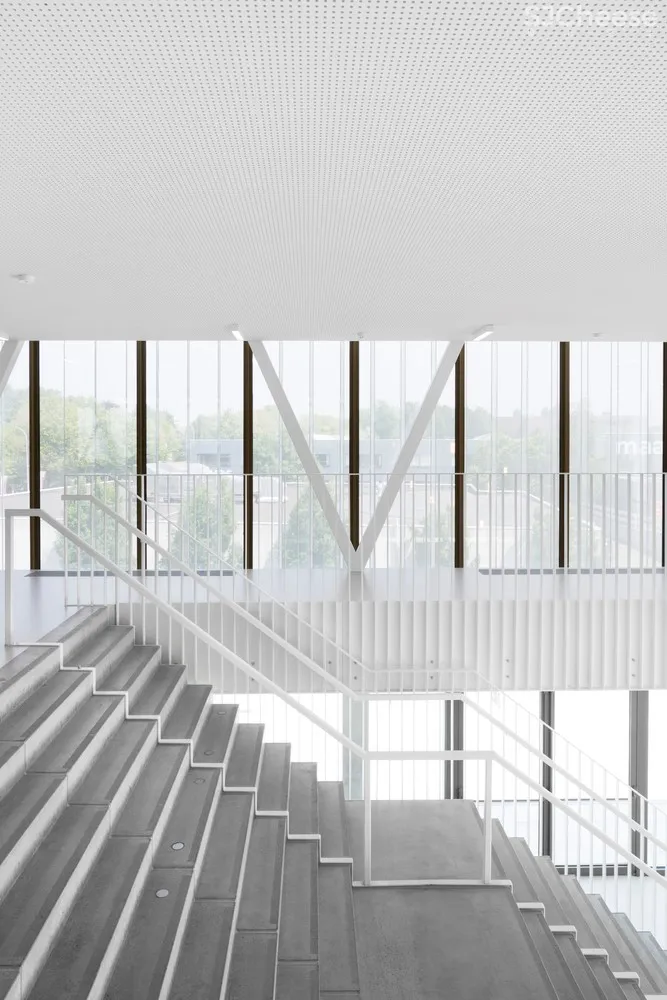 “漂浮”立方体会议楼／dmvA Architecten-时刻设计网
