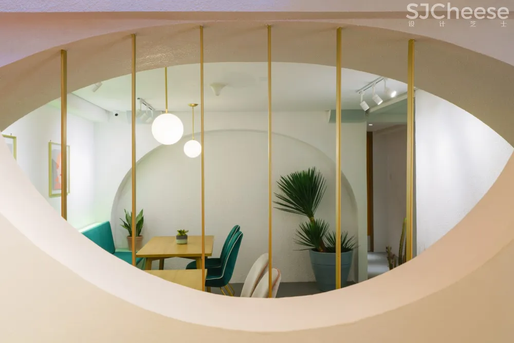 Studio Kota：明亮的空间氛围 Cliq Coffee 首-时刻设计网