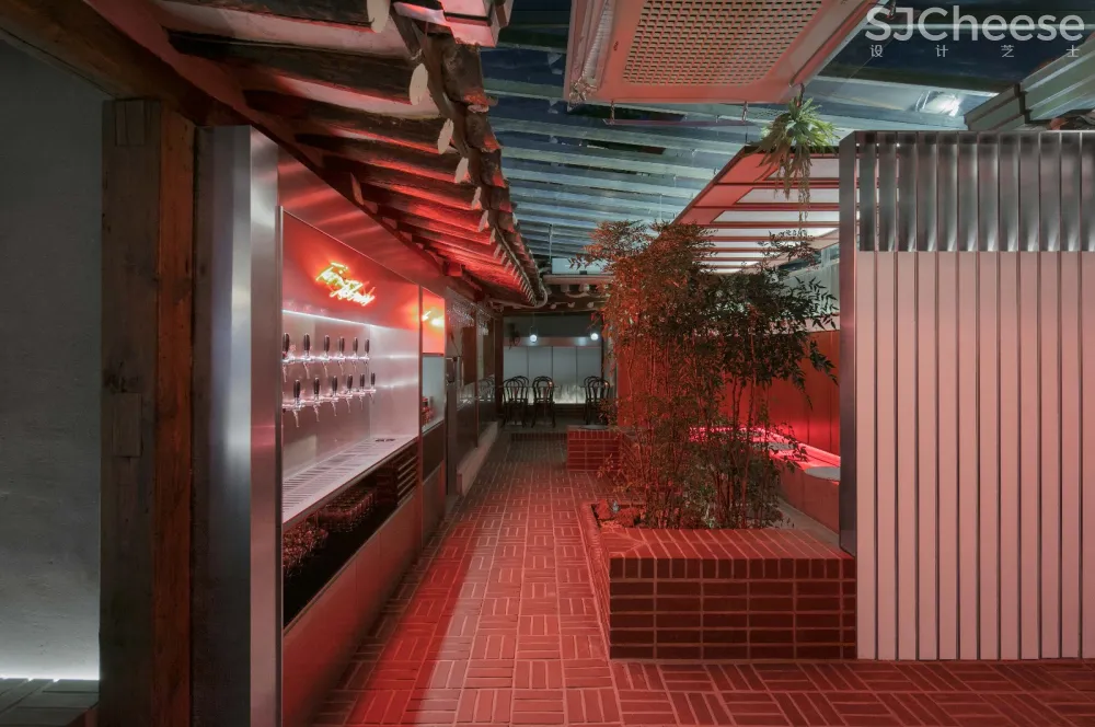 首尔老建筑内的现代 CALIGARI 酒吧 | labotory 首-时刻设计网