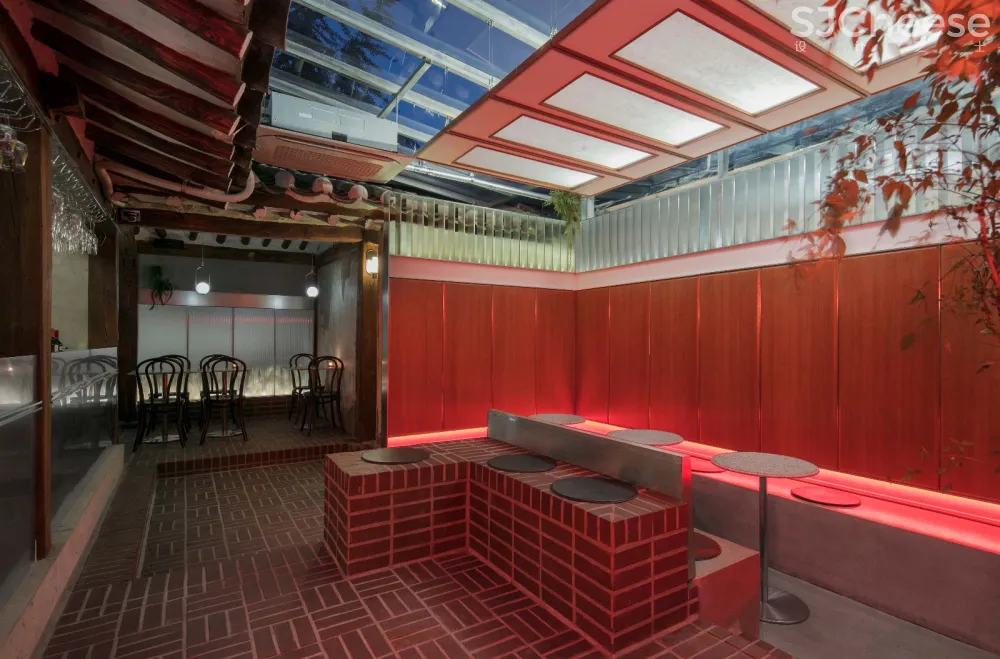 首尔老建筑内的现代 CALIGARI 酒吧 | labotory 首-时刻设计网