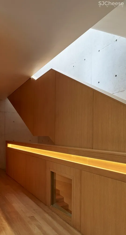 新加坡楔形屋顶混凝土住宅/AKDA Architects-时刻设计网