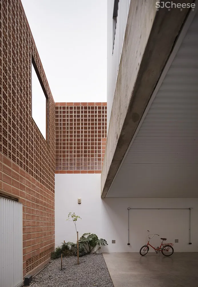 Estudio Berzero Jaros：阿根廷陶瓷砖建筑-时刻设计网