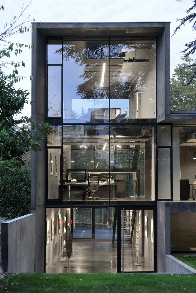 首发 | AUM Pierre Minassian：大玻璃混凝土花园办公室-时刻设计网