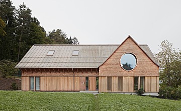 House with Three Eyes / Innauer-Matt Architekten
